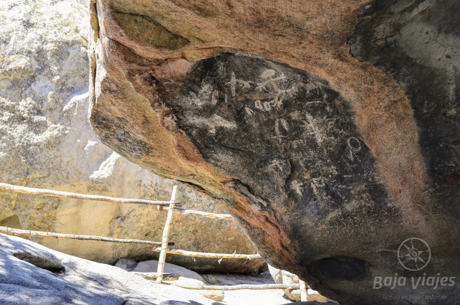 Arte Rupestre en la Zona Arqueológica de Vallecitos, durante el Tour a Tecate y La Rumorosa, Baja California.