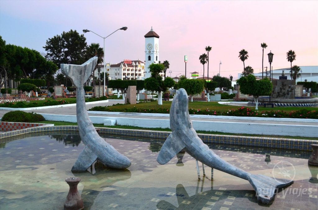 Esculturas de ballenas en el Ex Hotel Riviera, Ensenada