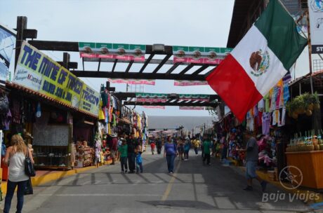 Mercado de Artesanías y Suvenires en La Bufadora, Ensenada.