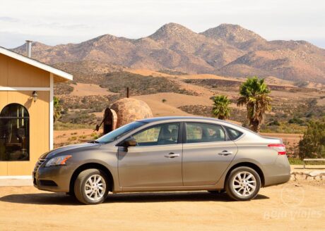 Sedan compacto para transporte privado en Baja California