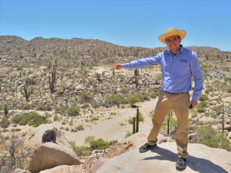 Coordinador Hector durante un tour a Cataviña