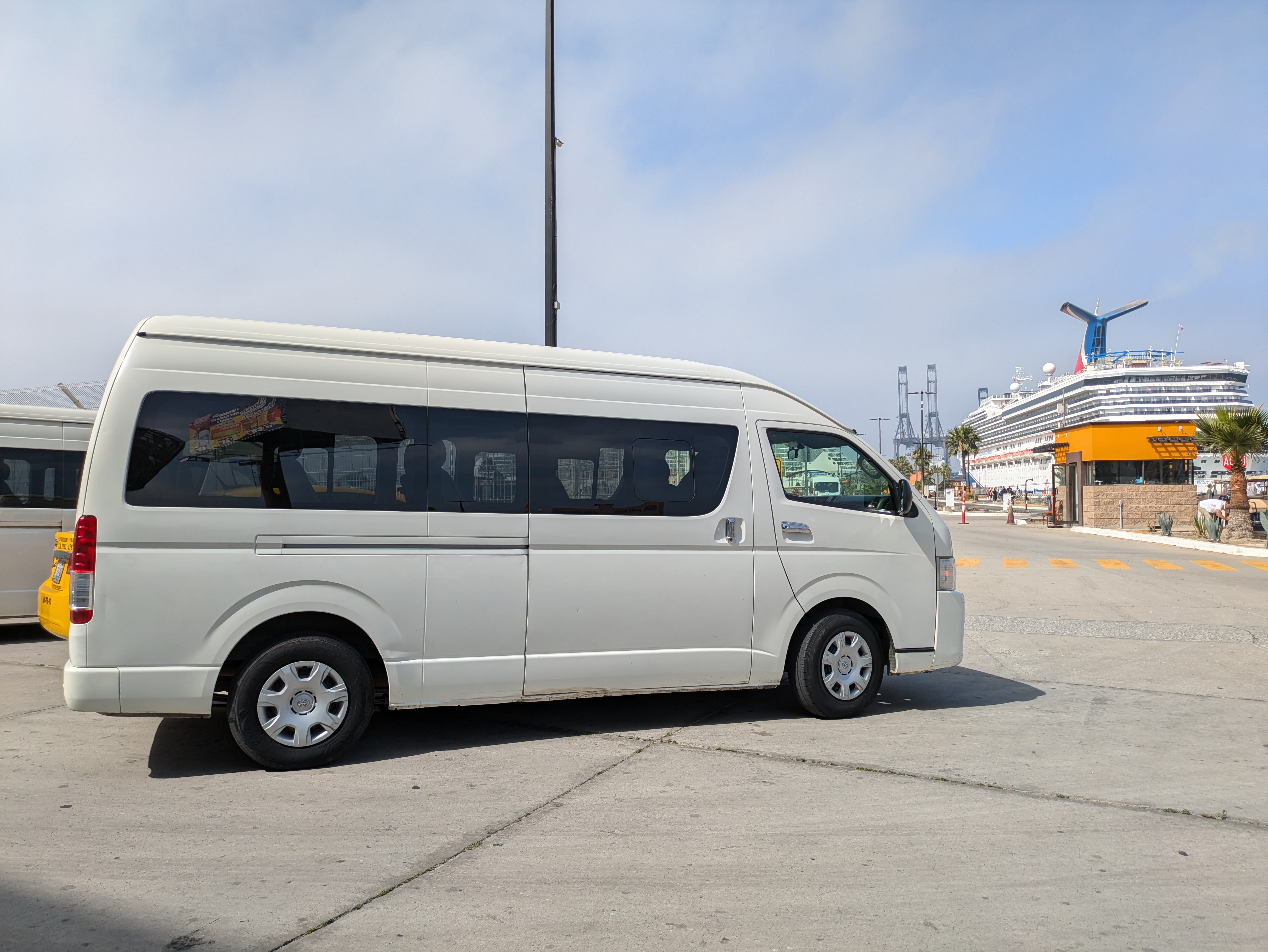 Transporte turístico privado en Van Sprinter con chofer, en Baja California