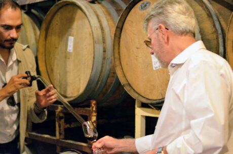 Degustación de vinos de barrica en la Ruta del Vino, Baja California