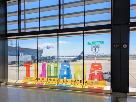 Traslados desde y hacia el Aeropuerto de Tijuana. Transporte Privado